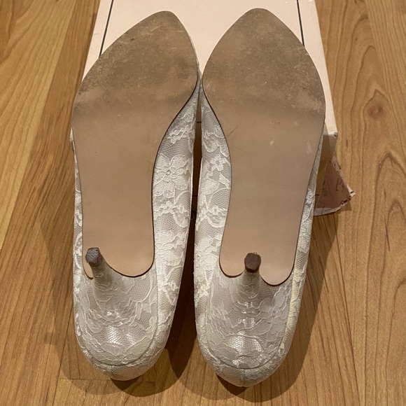 Tai Silk Lace Pumps
*worn once
*excellent pre-loved condition - Picture 2 of 3